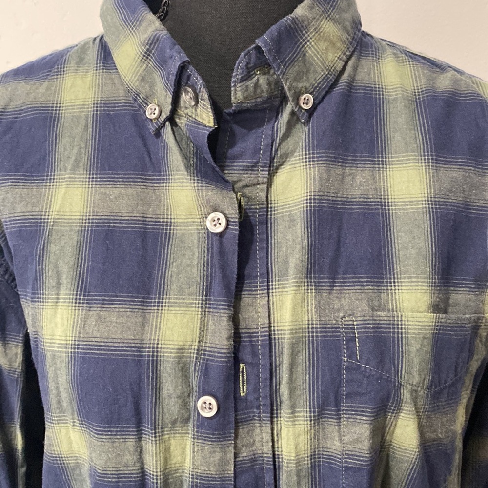 Mens button down - Picture 2 of 4
